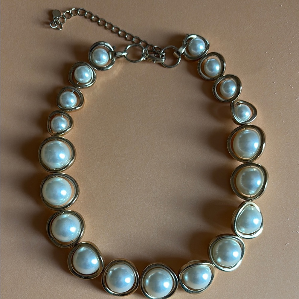 Stunning Gold and Pearl Necklace
